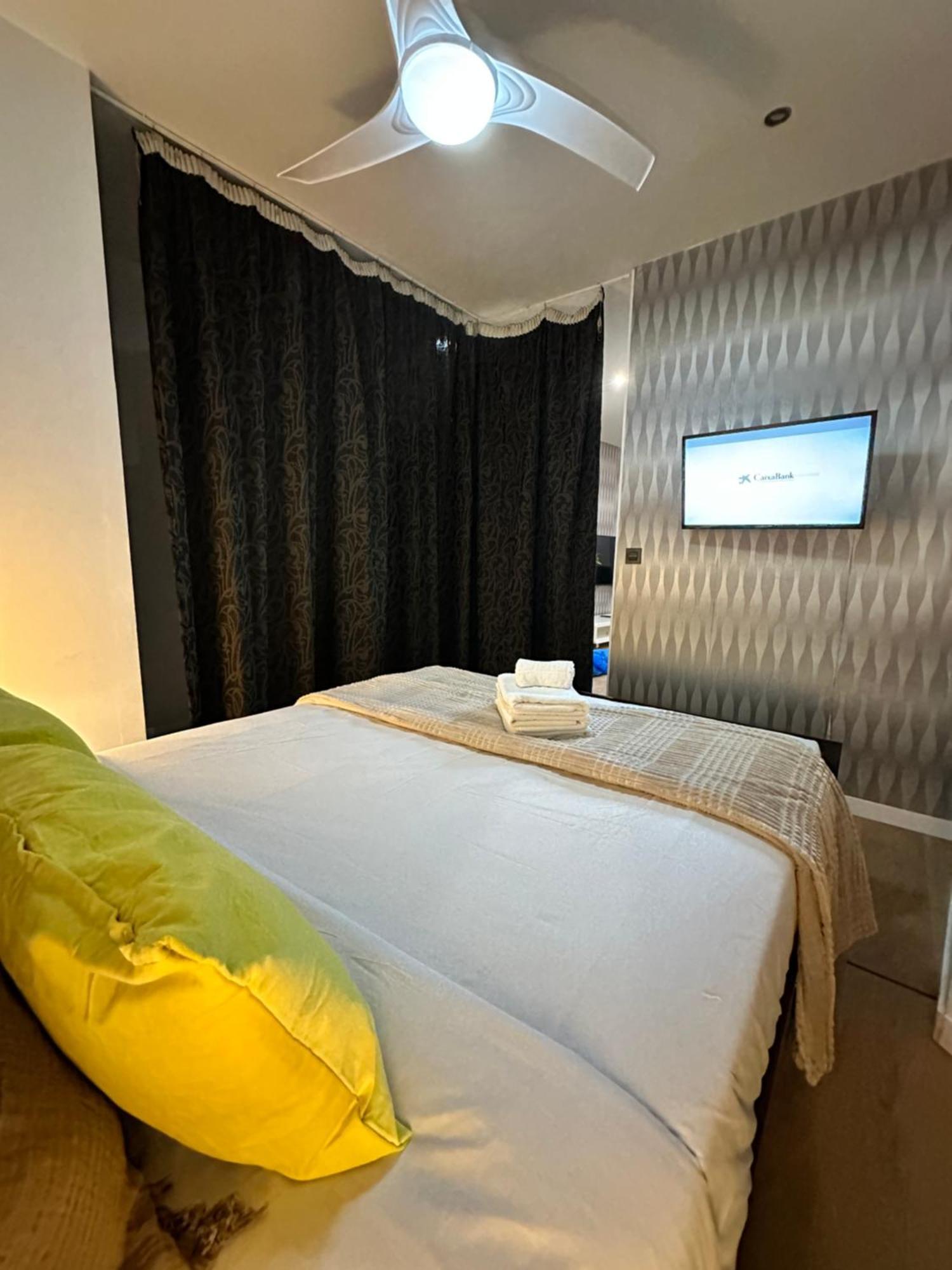 Апартаменты Carreteria Deluxe Малага Экстерьер фото