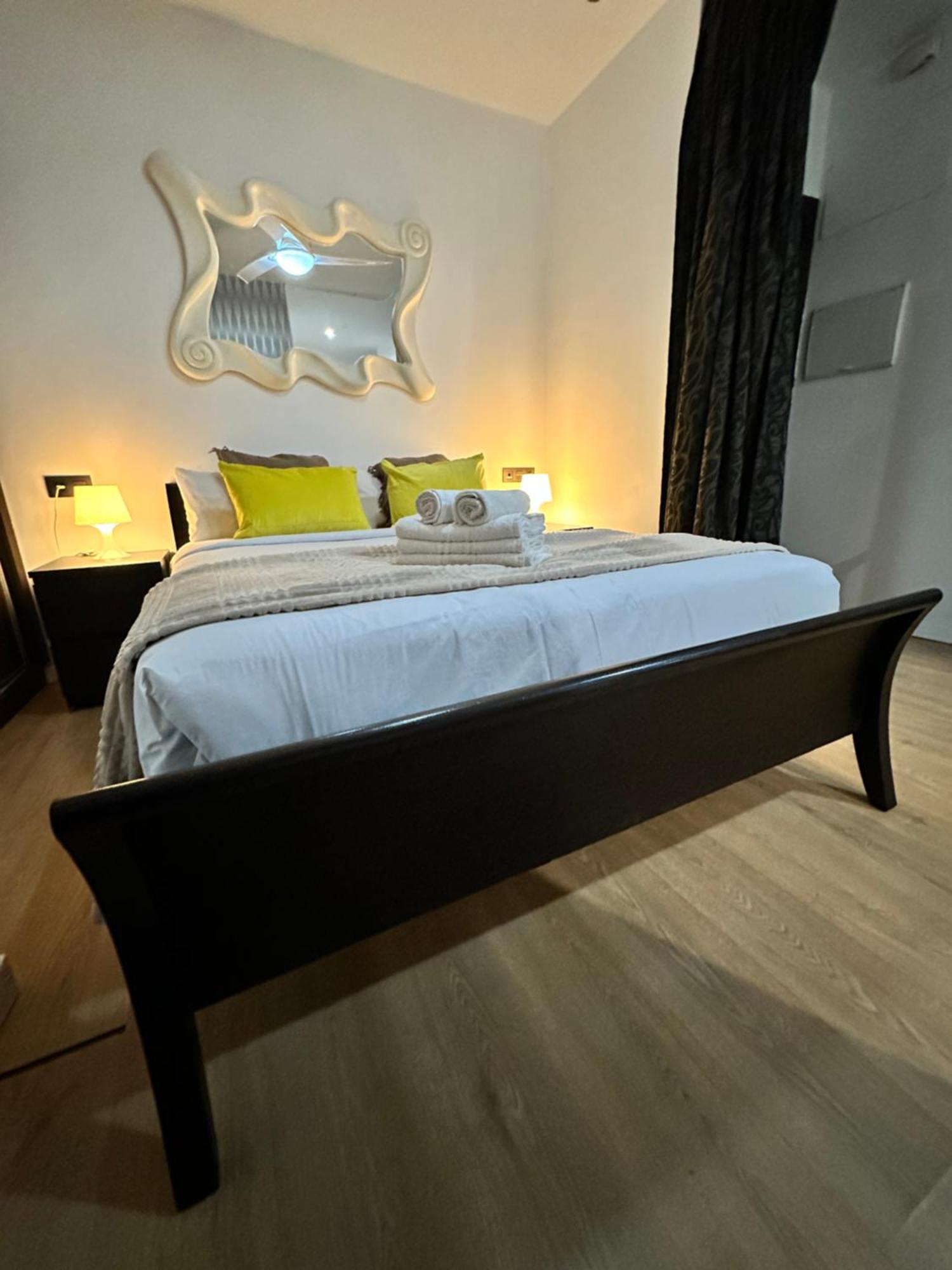 Апартаменты Carreteria Deluxe Малага Экстерьер фото